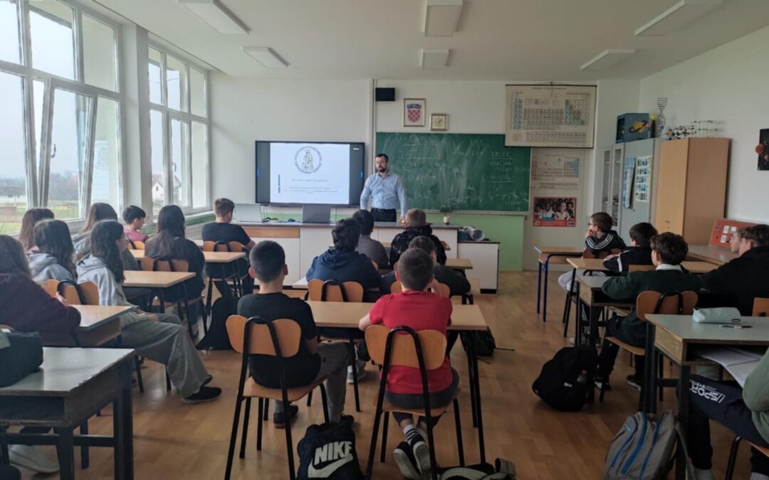 Predavanje o štetnosti konzumiranja e-cigareta i energetskih pića