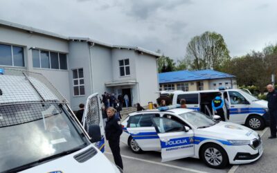 Kroz projekt “Zdrav za 5” učenicima naše škole približeno zanimanje policajca